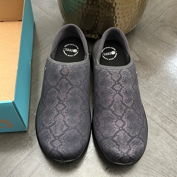 BZees Getaway Slip-On Sneaker (Women) - Picture 3 of 11